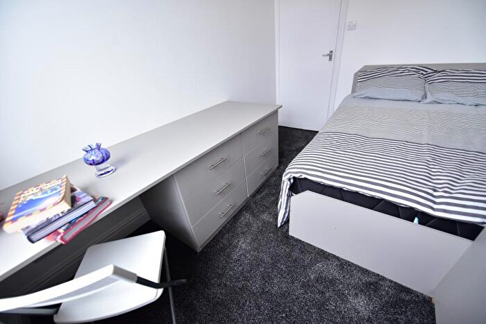 2 Bedroom Flat To Rent In Blenheim Terrace, University, Leeds, LS2