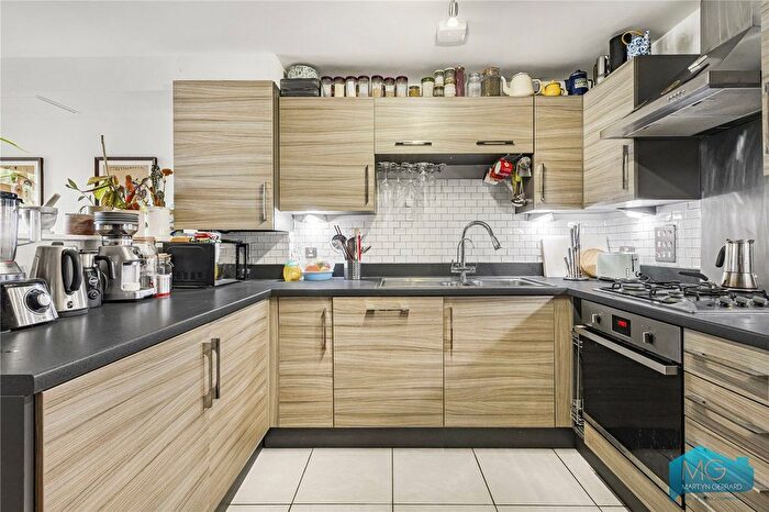 2 Bedroom Flat For Sale In Pooles Park, London, N4