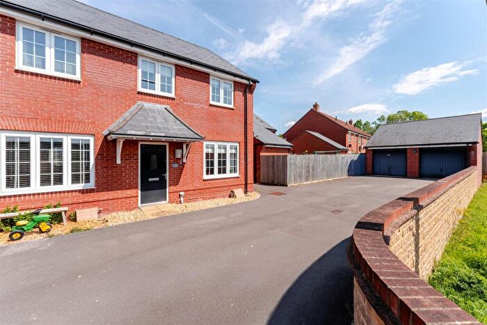 3 Bedroom End Of Terrace House For Sale In Beatifully Presented Three Bedroom Home, Situated Within Chestnut Park, Yatton, BS49