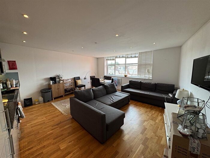 2 Bedroom Flat To Rent In Urban House, Chase Side, Southgate, N14