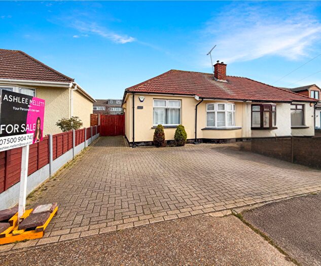 2 Bedroom Semi-Detached Bungalow For Sale In Woolifers Avenue, Corringham, Stanford-le-hope, SS17