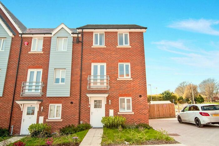 4 Bedroom End Of Terrace House To Rent In Weavers Close, Eastbourne, East Sussex, BN21
