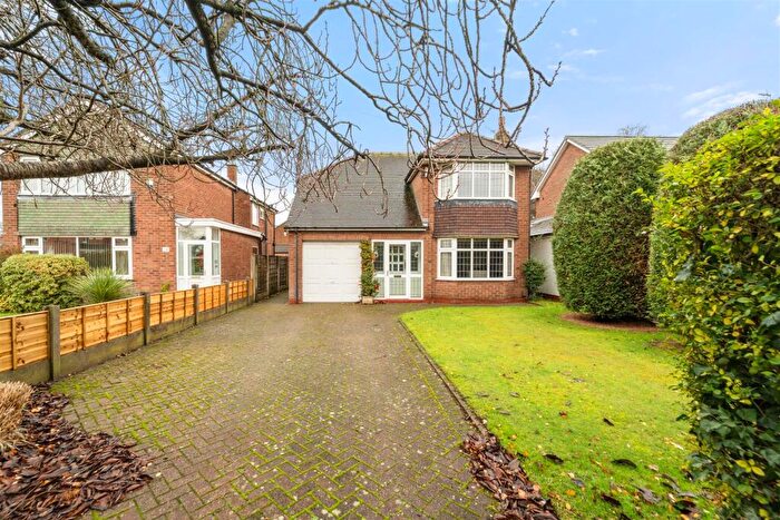 3 Bedroom Detached House For Sale In Meadway, Sale, M33