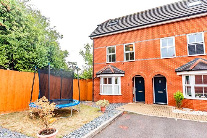 4 Bedroom Semi-Detached House To Rent In Camberley, GU15