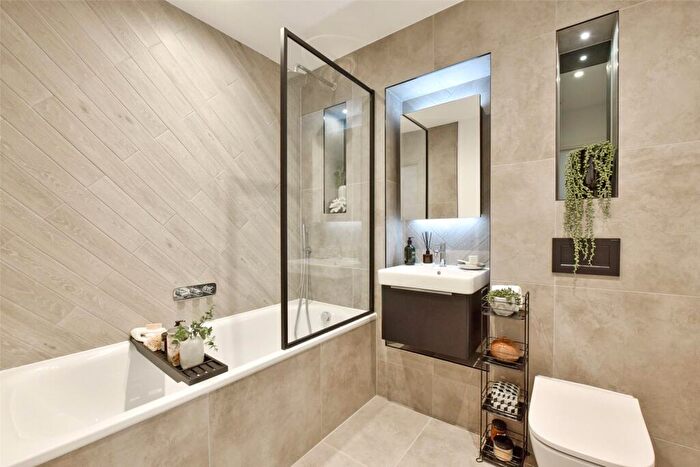 2 Bedroom Apartment To Rent In Darjeeling House, Memorial Avenue, Slough, Berkshire, SL1