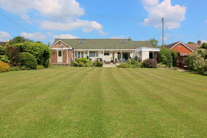 2 Bedroom Bungalow For Sale In Mill Lane, Cleeve Prior, Evesham, WR11
