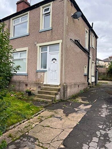 3 Bedroom Semi-Detached House To Rent In Bolton Drive, Bradford, BD2