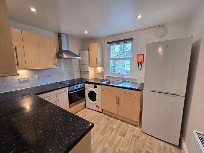 3 Bedroom Flat To Rent In Turquand Street, London, SE17