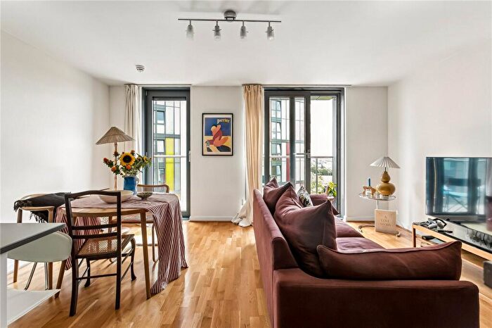 2 Bedroom Apartment To Rent In Homerton Road, London, E9
