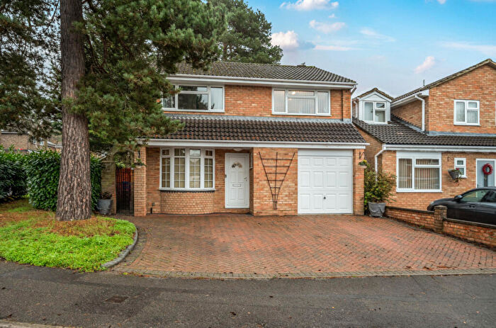 4 Bedroom Detached House For Sale In Balliol Way, Owlsmoor, Sandhurst, Berkshire, GU47