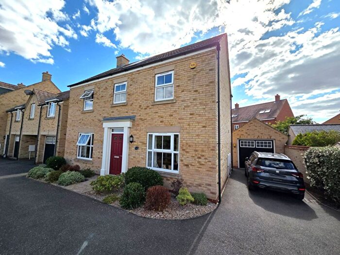 3 Bedroom Detached House For Sale In Torquay Close, Biggleswade, SG18