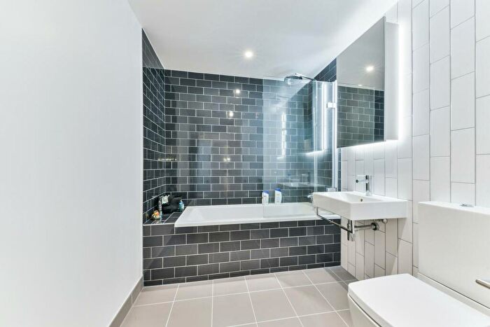 Apartment To Rent In John Cabot House, Royal Wharf, London, E16
