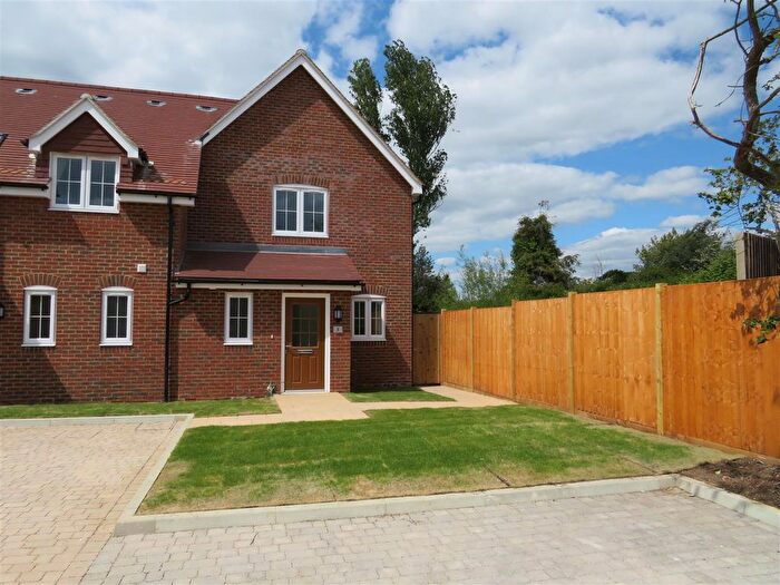 3 Bedroom Property To Rent In Chaffinch Close, Birdham, Chichester, PO20