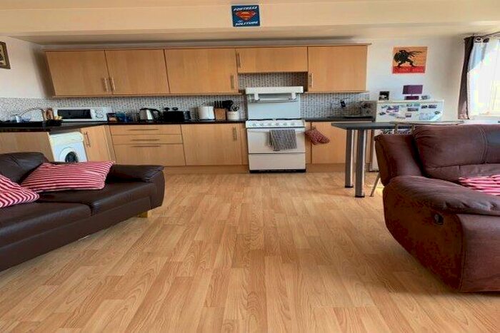 2 Bedroom Flat To Rent In Gainsborough Road, Warrington, WA4