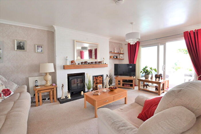4 Bedroom Detached House For Sale In Sussex Gardens, Hucclecote, Gloucester, GL3