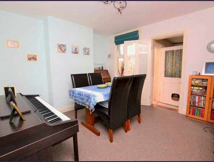4 Bedroom Terraced House To Rent In York Road, Reading, RG1