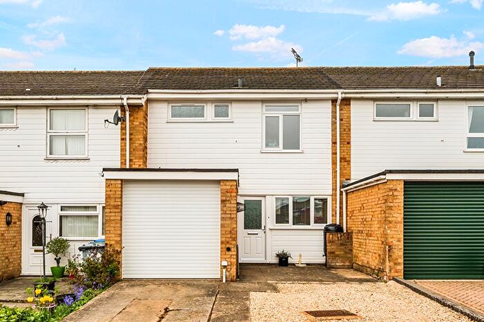 3 Bedroom Terraced House For Sale In Shilldeane Drive, Carterton, Oxfordshire, OX18
