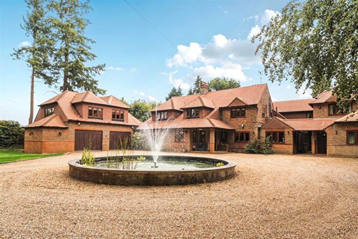 5 Bedroom Detached House For Sale In Waterhouse Lane, Kingswood, KT20