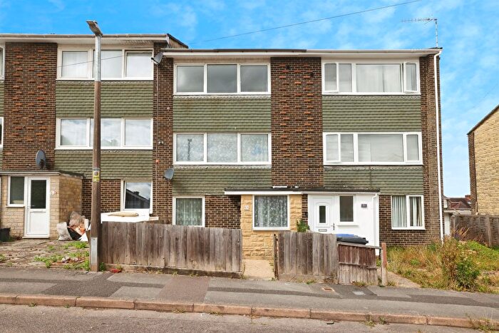 3 Bedroom Property For Sale In Hollows Close, Salisbury, SP2