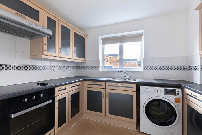2 Bedroom Flat To Rent In Banyard Close, Cheltenham, GL51