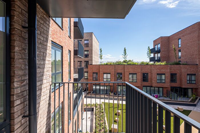 2 Bedroom Flat For Sale In Bell Road, Hounslow, TW3