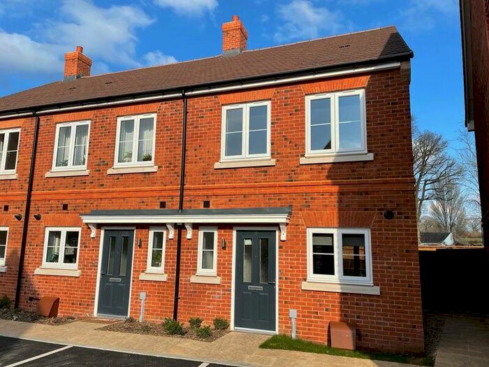 2 Bedroom Semi-Detached House To Rent In Great Stones Way, Aldershot, GU12