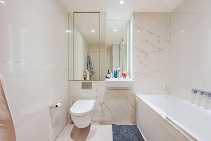 1 Bedroom Flat For Sale In Marsh Wall, Canary Wharf, London, E14