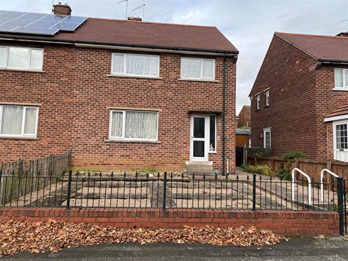 3 Bedroom Semi-Detached House For Sale In Laburnum Grove, Conisbrough, Doncaster, DN12