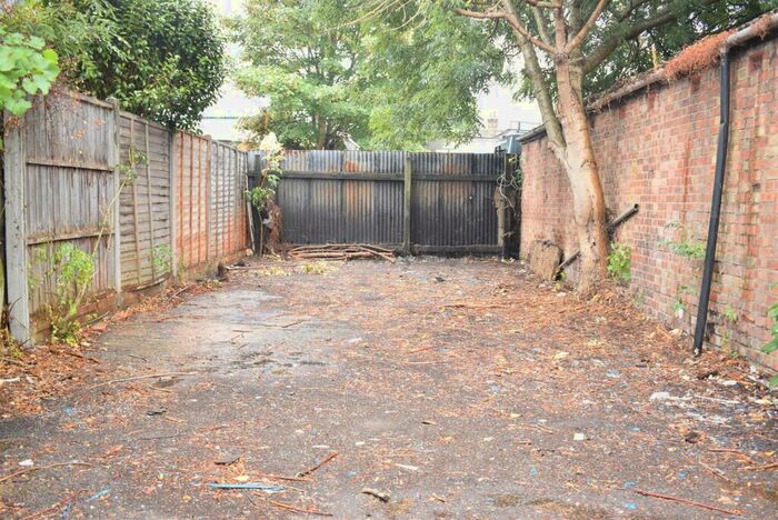 Land To Rent In Lincoln Road, Enfield, EN1