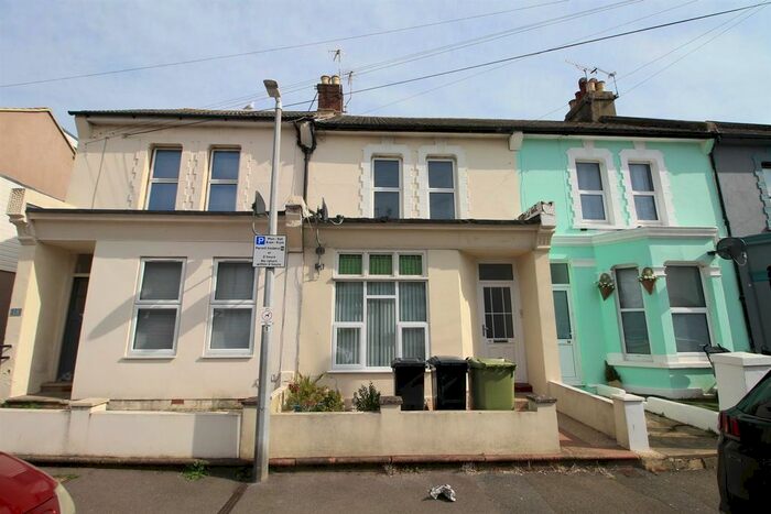 1 Bedroom Flat To Rent In Windsor Road, Bexhill-On-Sea, TN39