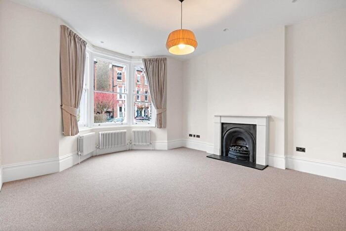 2 Bedroom Flat To Rent In Savernake Road, South End Green, NW3