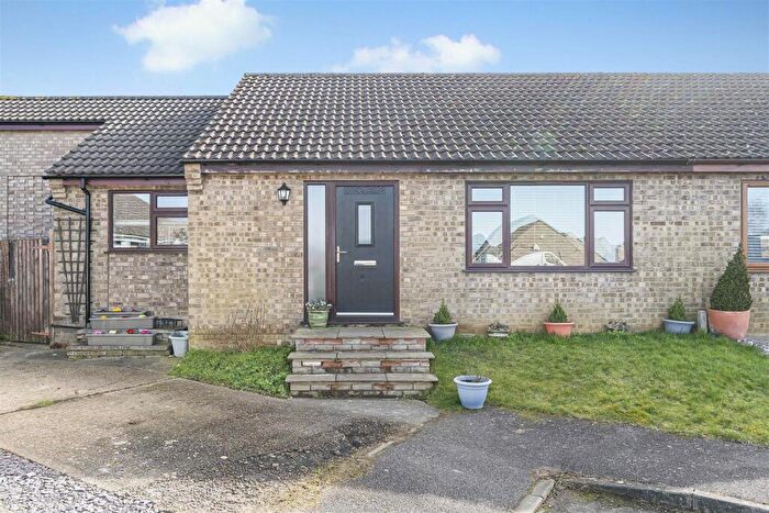 3 Bedroom Semi-Detached Bungalow For Sale In Camping Close, Haddenham, Ely, CB6