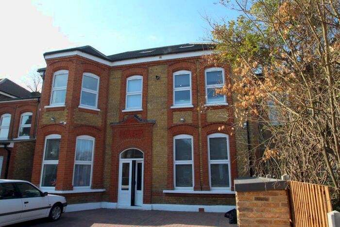 2 Bedroom Apartment To Rent In Mansfield Road, Ilford, IG1
