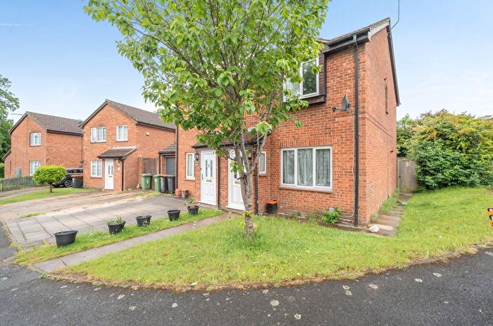 3 Bedroom Semi-Detached House For Sale In Bridgeman Drive, Houghton Regis, Dunstable, LU5