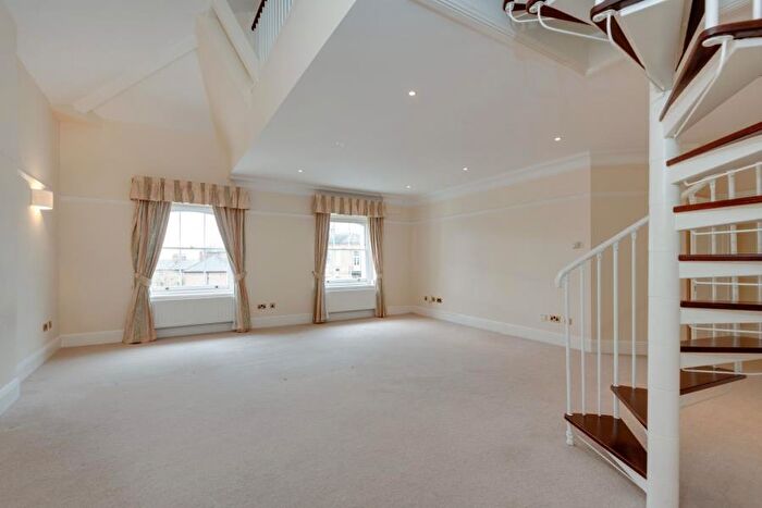 3 Bedroom Apartment To Rent In New End, Hampstead, NW3