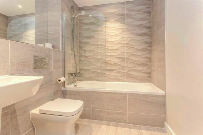 1 Bedroom Flat To Rent In Burlington Road, KT3