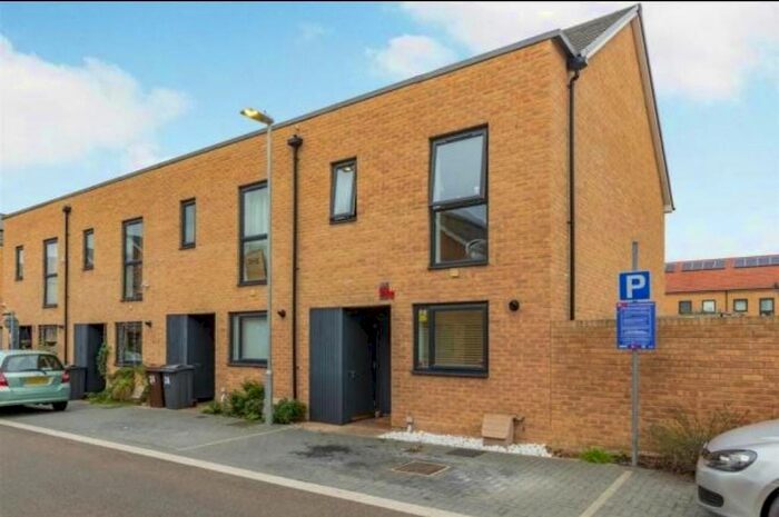 2 Bedroom End Of Terrace House To Rent In Hennessey Mews, Dagenham, RM8