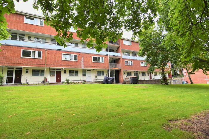 5 Bedroom Flat To Rent In Petersfield Rise, London, SW15
