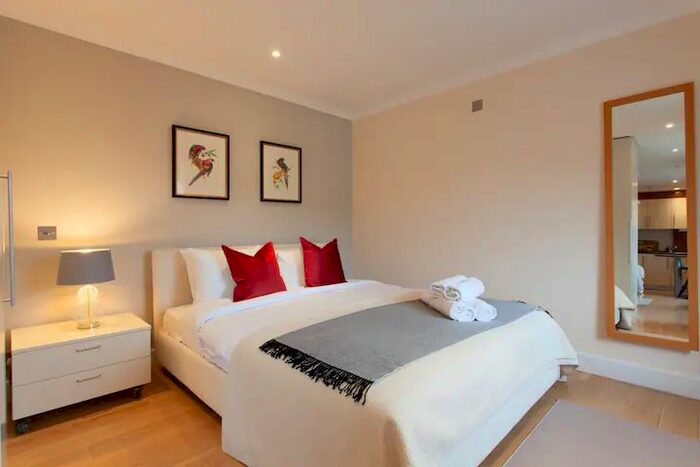2 Bedroom Flat To Rent In Courtfield Gardens, Earl's Court, London, SW5