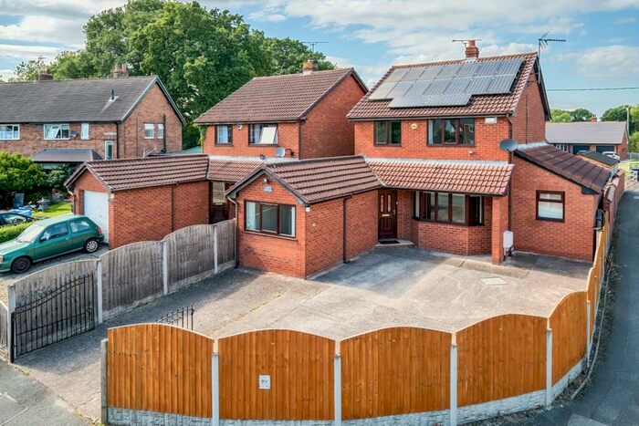 4 Bedroom Detached House For Sale In Bedwell Crescent, Cross Lanes, LL13