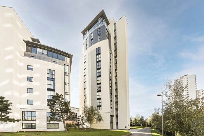 3 Bedroom Flat To Rent In Pump House Crescent, Brentford, TW8