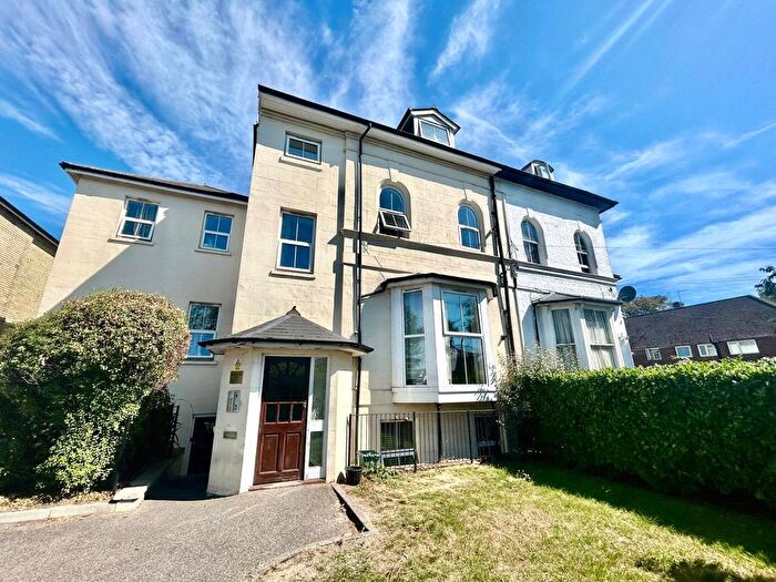 2 Bedroom Maisonette For Sale In Alexandra Road, Farnborough, Hampshire, GU14
