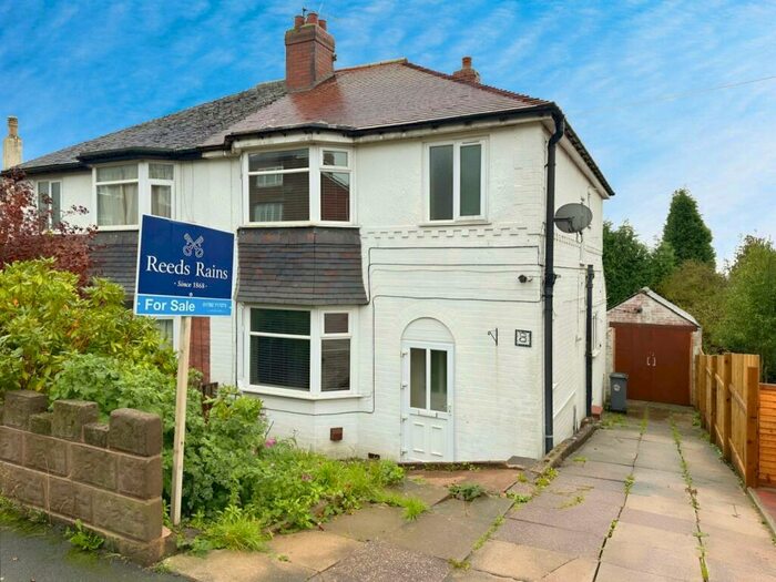 3 Bedroom Semi-Detached House To Rent In Tudor Close, Stoke-on-Trent, Staffordshire, ST4