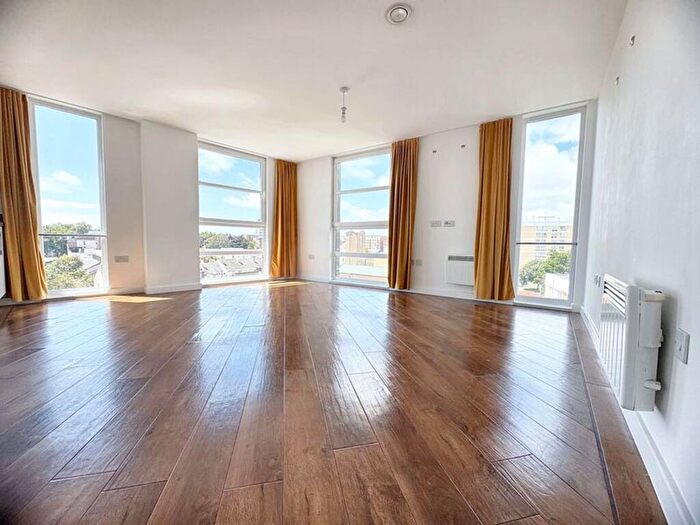 2 Bedroom Apartment For Sale In College Street, Southampton, SO14