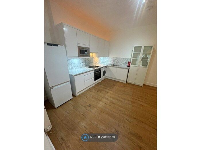 2 Bedroom Flat To Rent In The Drive, Ilford, IG1