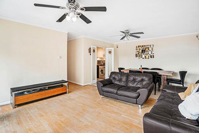 2 Bedroom Apartment To Rent In Netherhall Gardens, Hampstead, London, NW3