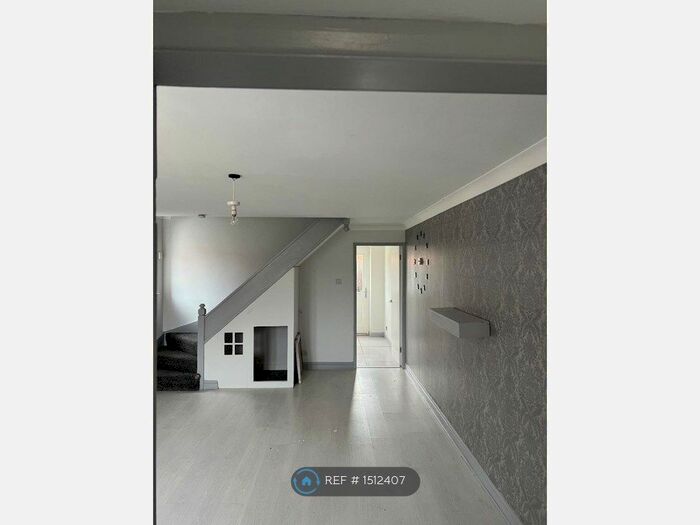 2 Bedroom Semi-Detached House To Rent In St. George's Close, Doncaster, DN8