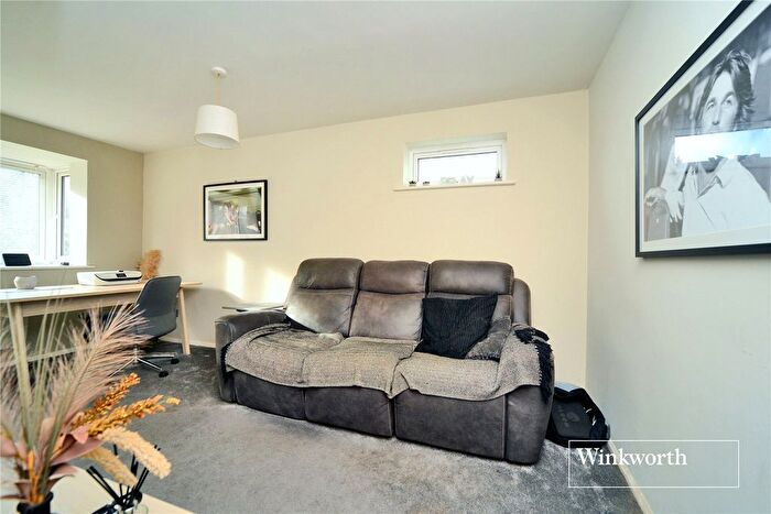 1 Bedroom Flat To Rent In Onyx House, Percy Gardens, Worcester Park, Surrey, KT4