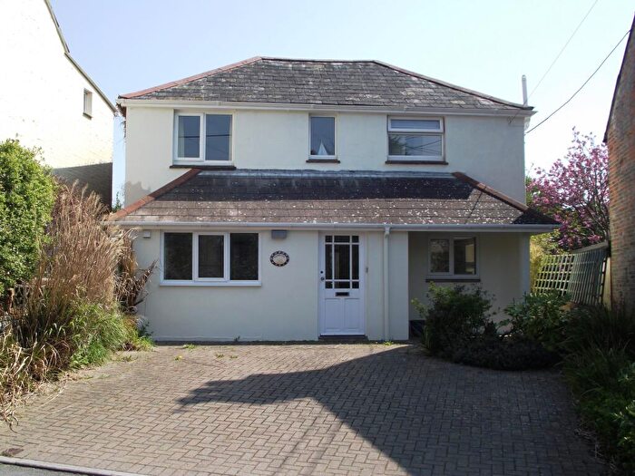 4 Bedroom House To Rent In Newport Road, Niton, PO38