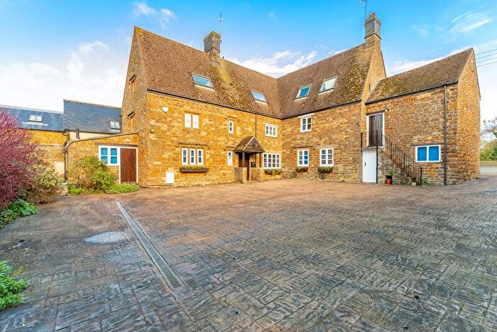 5 Bedroom Detached House For Sale In Middleton Farmhouse, Middleton Cheney, OX17